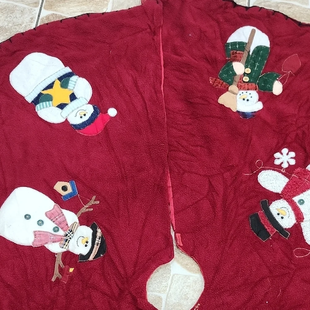 Vintage Tapete to Place Under a Handmade Christmas Tree